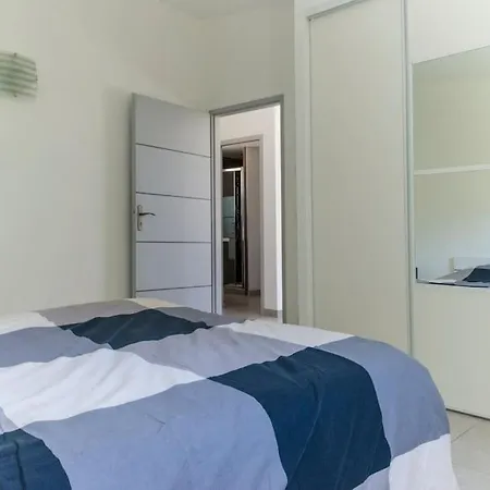 4 Personnes U Pinu, Piscine Partagee, 6 Kms De Vecchio *