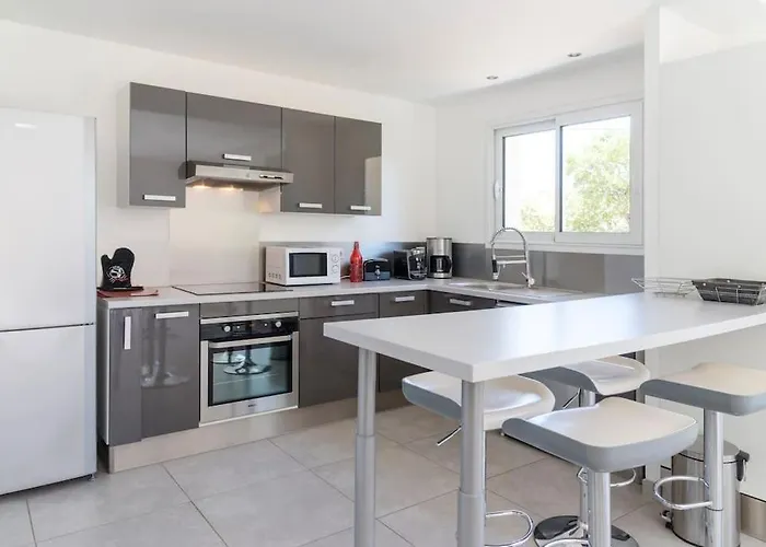 4 Personnes U Pinu, Piscine Partagee, 6 Kms De Vecchio *